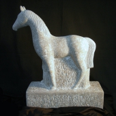 Pferd aus Lunel Kalkstein