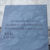 Gravur auf Mitholzer Säule
