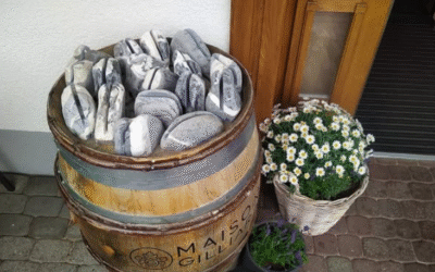 Bachkiesel Menükartenhalter für Hotel Adler in Adelboden