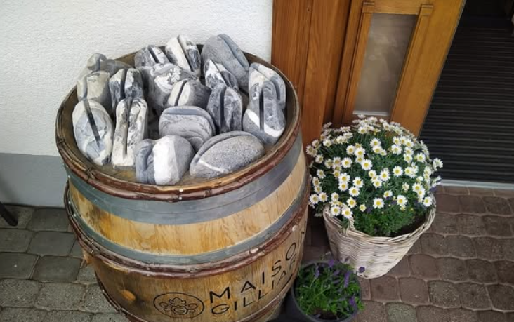 Bachkiesel Menükartenhalter für Hotel Adler in Adelboden