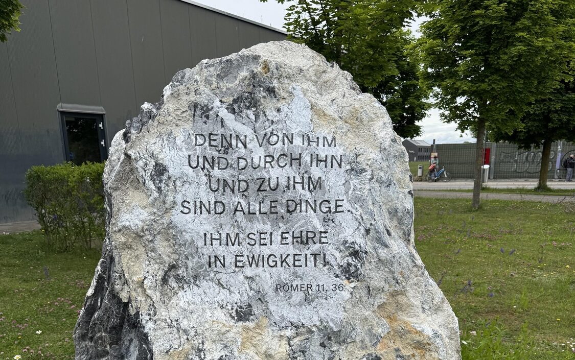 Ewige Worte in Stein gemeisselt